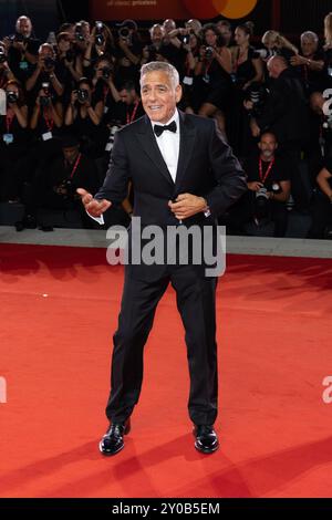 Venise, Italie. 01 Sep, 2024. VENISE, ITALIE - 01 SEPTEMBRE : George Clooney sur le tapis rouge des loups lors du 81e Festival international du film de Venise le 1er septembre 2024 à Venise, Italie Cap/KA © Kristina Afanasyeva/Capital Pictures Credit : Capital Pictures/Alamy Live News Banque D'Images