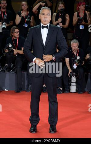 Venise Lido, Italie. 01 Sep, 2024. George Clooney assiste au tapis rouge du film 'Wolfs' au 81ème Festival du film de Venise dans le Lido de Venise. Crédit : SOPA images Limited/Alamy Live News Banque D'Images