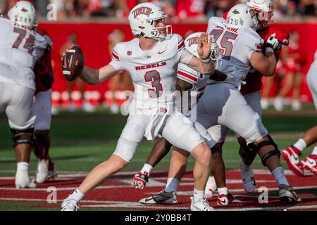31 août 2024 : le quarterback Matthew Sluka (3 ans) de l'UNLV Rebels lance une passe lors d'un match entre les rebelles de l'UNLV et les Cougars de Houston à Houston, au Texas. Trask Smith/CSM Banque D'Images