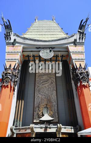 LOS ANGELES, AOÛT 25 : Grauman's Chinese Theater le 25 août 2010 sur Hollywood Boulevard à Hollywood, Californie. Les empreintes à la main de célébrités sont e. Banque D'Images