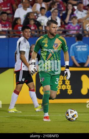 Frisco, Texas, États-Unis. 31 août 2024. Le gardien de but du FC Dallas Maarten Paes #30 contrôle le ballon lors du match en MLS entre le FC Dallas et les Colorado Rapids au Toyota Stadium. Score final FC Dallas 2- 3 Colorado Rapids. (Crédit image : © Javier Vicencio/eyepix via ZUMA Press Wire) USAGE ÉDITORIAL SEULEMENT! Non destiné à UN USAGE commercial ! Banque D'Images