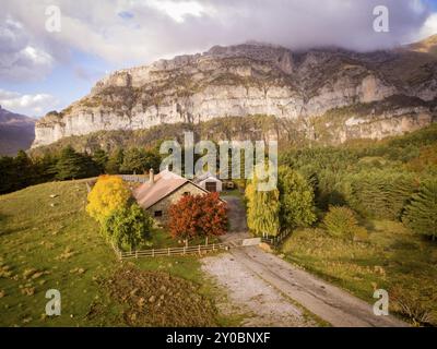 Refuge de montagne de Gabardito, vallée de Hecho, vallées occidentales, chaîne de montagnes pyrénéennes, province de Huesca, Aragon, Espagne, Europe Banque D'Images