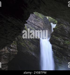 Cascade dans la vallée de Toggenburg, Suisse, Europe Banque D'Images