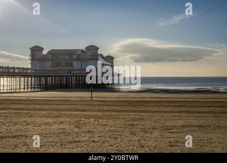 Weston-super-Mare, North Somerset, Angleterre, Royaume-Uni, octobre 04, 2018 : vue sur la plage et le Grand Pier Banque D'Images