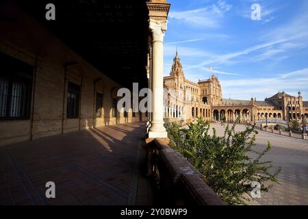 Plaza de Espana à Séville en journée ensoleillée sur le ciel bleu, Espagne, Europe Banque D'Images