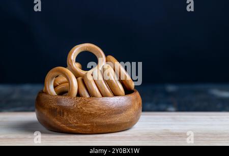 bagels à base de farine solide, bagels secs de petite taille, dessert frais non sucré pour le thé Banque D'Images