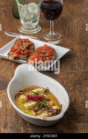 Feta grillé aux herbes dans l'huile Banque D'Images