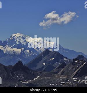 MT Blanc. La plus haute montagne des Alpes. Vue depuis Glacier des Diablerets. Image d'été Banque D'Images