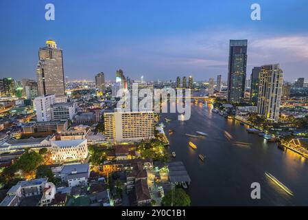 Horizon de Bangkok et rivière Chao Phraya, Thaïlande, Asie Banque D'Images