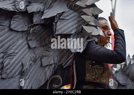 Bogota, Colombie. 28 juillet 2024. Artistes et danseurs participent à un défilé 'Comparsas' célébrant le 486e anniversaire de Bogota, Colombie, le 31 août 2024. Photo par : Cristian Bayona/long Visual Press crédit : long Visual Press/Alamy Live News Banque D'Images