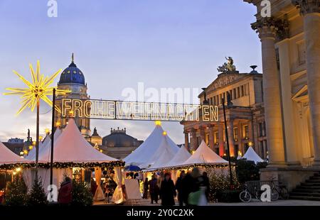 Marché de Noël sur le gendarmenmarkt à berlin allemagne Banque D'Images