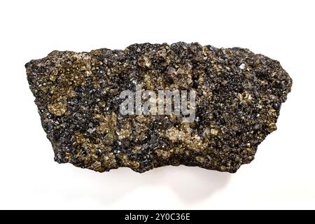 Morceau de fleur minérale pyrite isolé sur blanc Banque D'Images