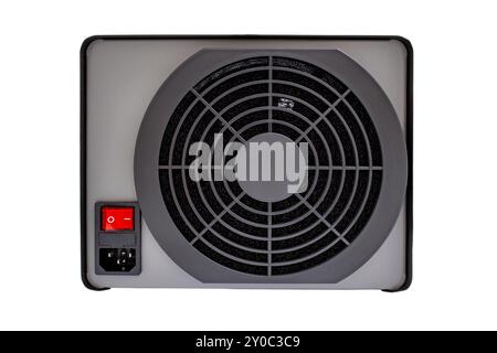 Arrière d'un générateur d'ozone, avec interrupteur marche/arrêt, râpe de ventilateur et boîtier métallique noir, isolé Banque D'Images