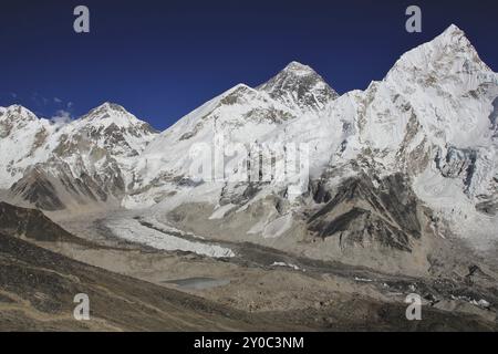 Vue depuis Kala Patthar. Mont Everest et glacier Khumbu Banque D'Images