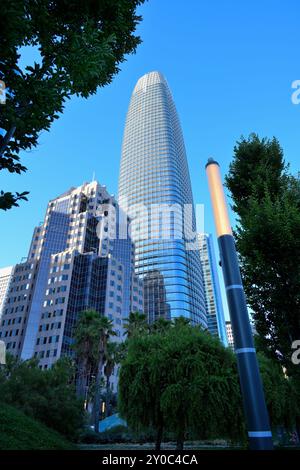 La tour Salesforce et le parc au-dessus du centre de transit Transbay, San Francisco CA Banque D'Images