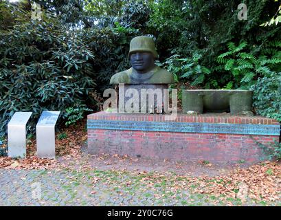 ...Das blieb von einem Ehrenmal zum Gedenken an die Gefallenen des Weltkrieges eins uebrig, nachdem die Nazis 1933 die Macht uebernahmen... Duesseldorf Restdenkmal Gedenken Gefallener Weltkrieg eins *** Voici ce qui est resté d'un mémorial commémorant les morts de la guerre mondiale un après que les nazis ont pris le pouvoir en 1933 Duesseldorf restant mémorial commémorant les morts de la première guerre mondiale Banque D'Images