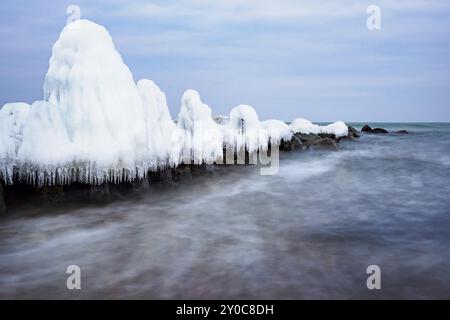 Hiver sur la côte de la mer Baltique près de Kuehlungsborn Banque D'Images