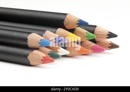 Crayons multicolores regroupés dans une pile Banque D'Images