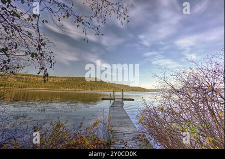 Un dock en bois sur le lac à Heyburn Chatcolet State Park près de Plummer, New York Banque D'Images