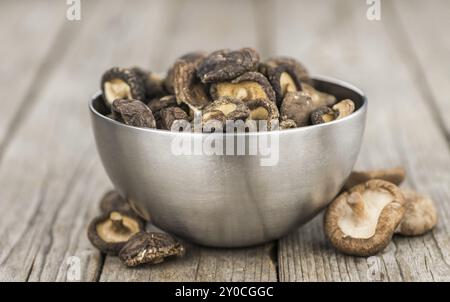 Certains des champignons shiitake (séché) comme détaillé close-up shot, selective focus Banque D'Images