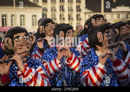 Bâle, Suisse, 10 mars 2014 : Groupe de soi-disant Waggis jouant de la flûte au carnaval de Bâle, en Europe Banque D'Images