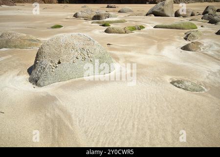 Formations de pierre sur la plage à Greve de Lecq, Jersey, Royaume-Uni, Europe Banque D'Images