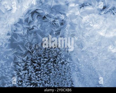 Motif de la glace d'hiver sur fond naturel de verre Banque D'Images