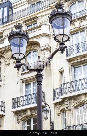 Lampadaire historique à Paris, France, Europe Banque D'Images