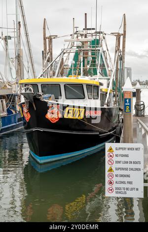 Southport, Gold Coast, Queensland, Australie, 14 août 2024. chalutier de pêche a accosté au quai de pêche de la Gold Coast. Banque D'Images