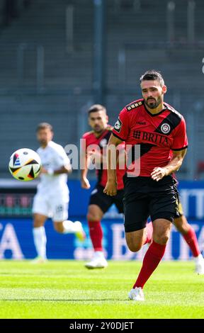 Sascha Mockenhaupt (SV Wehen Wiesbaden, #04) Am Ball, GER, SV Wehen Wiesbaden v. FC Energie Cottbus, Fussball, 3. Bundesliga, 4. Spieltag, saison 2024/2025, 01.09.2024 LA RÉGLEMENTATION DFL INTERDIT TOUTE UTILISATION DE PHOTOGRAPHIES comme SÉQUENCES D'IMAGES et/ou QUASI-VIDÉO. Foto : Eibner-Pressefoto/Florian Wiegand Banque D'Images