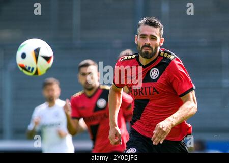 Sascha Mockenhaupt (SV Wehen Wiesbaden, #04) Am Ball, GER, SV Wehen Wiesbaden v. FC Energie Cottbus, Fussball, 3. Bundesliga, 4. Spieltag, saison 2024/2025, 01.09.2024 LA RÉGLEMENTATION DFL INTERDIT TOUTE UTILISATION DE PHOTOGRAPHIES comme SÉQUENCES D'IMAGES et/ou QUASI-VIDÉO. Foto : Eibner-Pressefoto/Florian Wiegand Banque D'Images