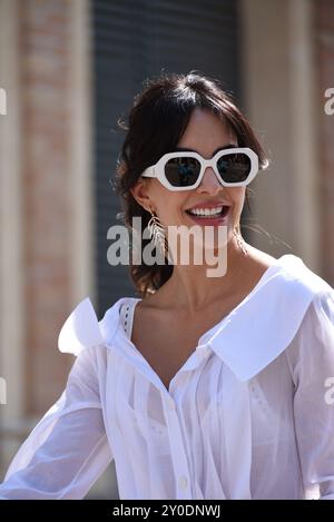 Venise Lido, Italie. 30 août 2024. Rocío Muñoz Morales se promène devant l'hôtel Excelsior dans le Lido de Venise pour le 81e festival du film de Venise. Crédit : @ALoll Banque D'Images