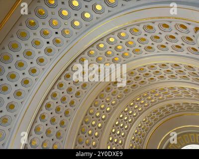 Arcs de plafond ornés de touches dorées à Union Station, Washington, DC Banque D'Images