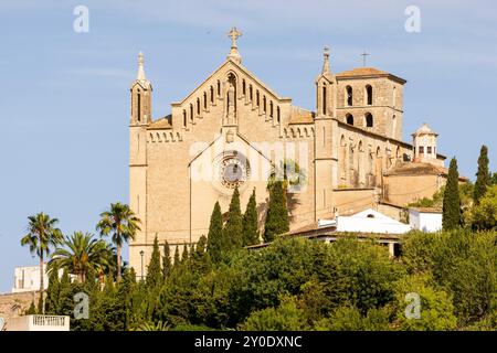 Château et église sur une colline, Sant Salvador de S'almudaina, XIVe siècle. Artà. Majorque. Îles Baléares. Espagne. Banque D'Images