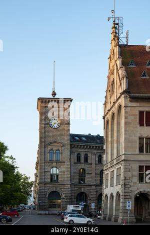 28-08-2024 Zurich, Suisse. Zurich Stadthaus ou hôtel de ville et vieux bâtiment de tour en tissu. Banque D'Images