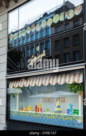 28-08-2024 Zurich, Suisse. Magasin de chocolat Sprüngli ou Sprungli sur Bahnhofstrasse, pas de gens. Banque D'Images