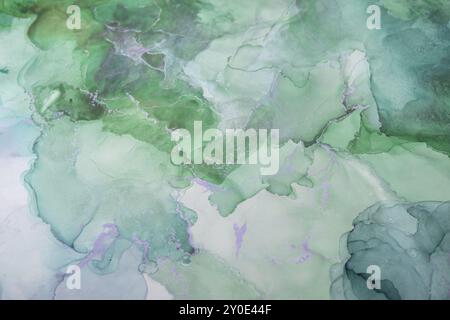 Composition d'aquarelle abstraite vert doux avec des textures superposées représentant des éléments naturels dans des nuances subtiles Banque D'Images