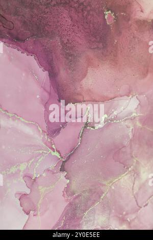 Aquarelle abstraite rose douce et violette avec de délicats accents dorés créant une composition sereine et rêveuse Banque D'Images