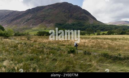 Drone images aériennes de Crummock Water autour de Buttermere dans le Lake District à l'aide d'un DJI mini 4 pro Banque D'Images