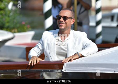 Venise, Italie. 02 septembre 2024. Stefano Accorsi arrive à l'Hôtel Excelsior dans le cadre du 81ème Festival International du film de Venise, à Venise, Italie, le 2 septembre 2024. Photo Aurore MARECHAL/ABACAPRESS. COM Credit : Abaca Press/Alamy Live News Banque D'Images