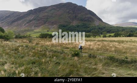 Drone images aériennes de Crummock Water autour de Buttermere dans le Lake District à l'aide d'un DJI mini 4 pro Banque D'Images