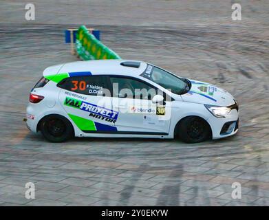 Francisco Valdes Quinza au volant d'une Renault Clio Rally5 dans le Cristian Lopez Rally Palacio de Deportes Santander Cantabrie Espagne 02/08/2024 Banque D'Images