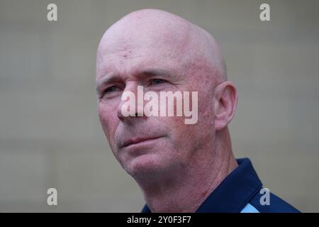 Raymond Connolly, conseiller conservateur du West Northamptonshire, s'adresse aux médias devant la court de la Couronne de Northampton après que sa femme, Lucy Connolly, ait plaidé coupable d'avoir publié un message sur les réseaux sociaux suscitant la haine raciale contre les demandeurs d'asile. Date de la photo : lundi 2 septembre 2024. Banque D'Images