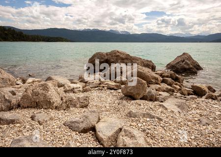 Vue sur le lac Walchensee en été, Bavière, Allemagne Banque D'Images