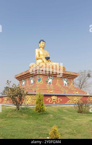 Statue de Bouddha, zone monastique ouest, Lumbini, Népal Banque D'Images