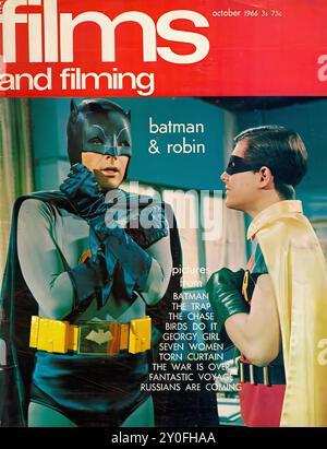 Films et tournage Oct 1966 - couverture du magazine Vintage - photographe inconnu - transcription de texte [ octobre 1966 35 75c films et tournage batman & robin photos de BATMAN LE PIÈGE LES OISEAUX DE CHASSE FAITES-LE SEPT FEMMES RIDEAU DÉCHIRÉ GEORGY GIRL LA GUERRE EST TERMINÉE VOYAGE FANTASTIQUE LES RUSSES ARRIVENT ] POUR UN USAGE ÉDITORIAL SEULEMENT ! Banque D'Images