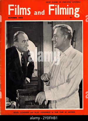 Films et tournage Oct 1959 - couverture de magazine vintage - photographe inconnu - transcription de texte [ NOUVEAU LOOK DANS FRENCE films et tournage 2s OCTOBRE 1959 NOEL COWARD et ALEC GUINNESS dans NOTRE HOMME À LA HAVANE ] POUR USAGE ÉDITORIAL SEULEMENT ! Banque D'Images