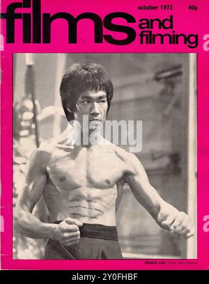 Films et tournage Oct 1973 - couverture du magazine Vintage - photographe inconnu - transcription de texte [ octobre 1973 40p films et tournage BRUCE LEE Entrez dans le Dragon ] POUR USAGE ÉDITORIAL SEULEMENT ! Banque D'Images