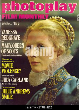 Photoplay film Monthly avril 1972 - couverture du magazine Vintage - photographe inconnu - transcription de texte [ Photoplay FILM MONTHLY AVRIL 1972 Australie 40 cents Nouvelle-Zélande 38 cents 15p VANESSA REDGRAVE comme MARY, REINE D'ÉCOSSE Aperçu du film royal où dessinez-vous la limite au FILM VIOLENCE? Les grandes stars JUDY GARLAND sa vie : ses films le retour de ce SOURIRE DE JULIE ANDREWS ] POUR UN USAGE ÉDITORIAL SEULEMENT ! Banque D'Images