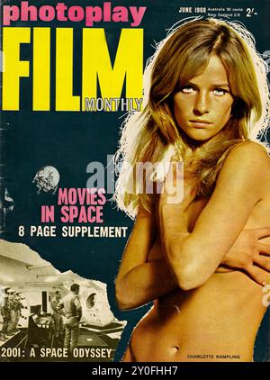 Photoplay film Monthly juin 1968 - couverture magazine Vintage - photographe inconnu - transcription de texte [ Photoplay JUIN 1968 Australie 30 cents Nouvelle-Zélande 2/9 2'- oum mc Rusty FILM MENSUEL FILMS DANS L'ESPACE SUPPLÉMENT DE 8 PAGES 2001 : un ESPACE ODYSSEY CHARLOTTE RAMPLING ] POUR USAGE ÉDITORIAL SEULEMENT ! Banque D'Images